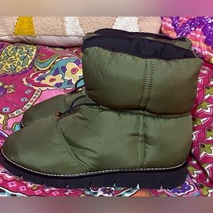 NWOB J. Crew Green Elsa Puffer Primaloft Booties Sz. 7